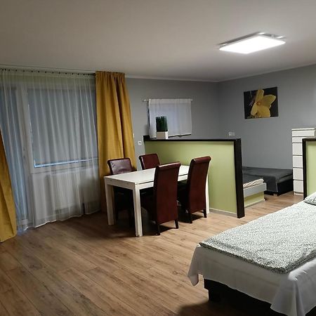 Letnia Oaza "Forsycja" Villa Sobienie Jeziory Buitenkant foto